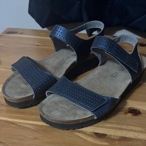 Naot women’s Navy Blue Sandals with Adjustable Straps size 9 40